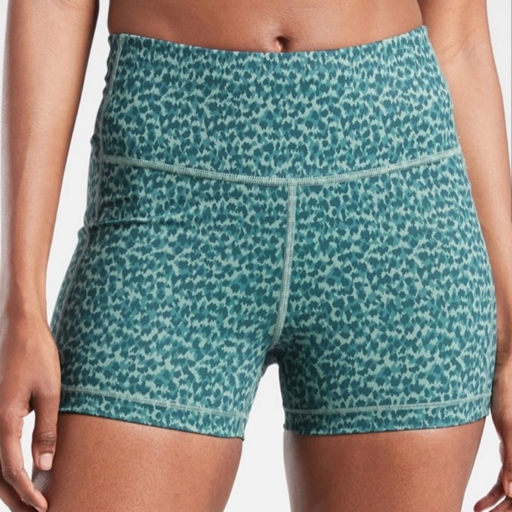 NWT Athleta Women’s PLUS‎ SIZE 1X Ultimate Printed High Rise Shortie Shorts